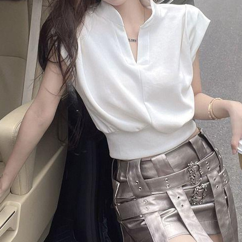 Small white V-neck T-shirt women's summer design temperament loose sleeveless top tight waist short navel bottoming shirt