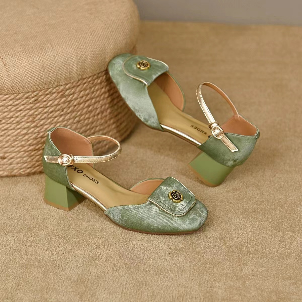 Sandal nữ da thật quai ngang gót vuông cao 6 cm kiểu mới mùa hè — Màu be