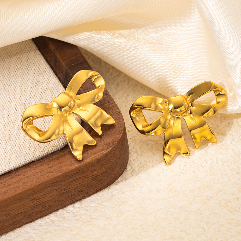12g Weight 0.03µm Gold Plating Thickness Electroplated Gold Plating Process 201 Stainless Steel Ear Needle Material Golden Plated Plating Material Stone-Free Inlay Material Ear Studs Classification 1 Pair Quantity Daily Occasion 201 Stainless Steel Material Heart Shape, Flower, Spiral Pattern Women's Gender Elegant Style Plating Craft Heart Shape Flower Spiral Titanium Steel Elegant Waterproof Non Tarnish Surgical Steel Ear Studs 17