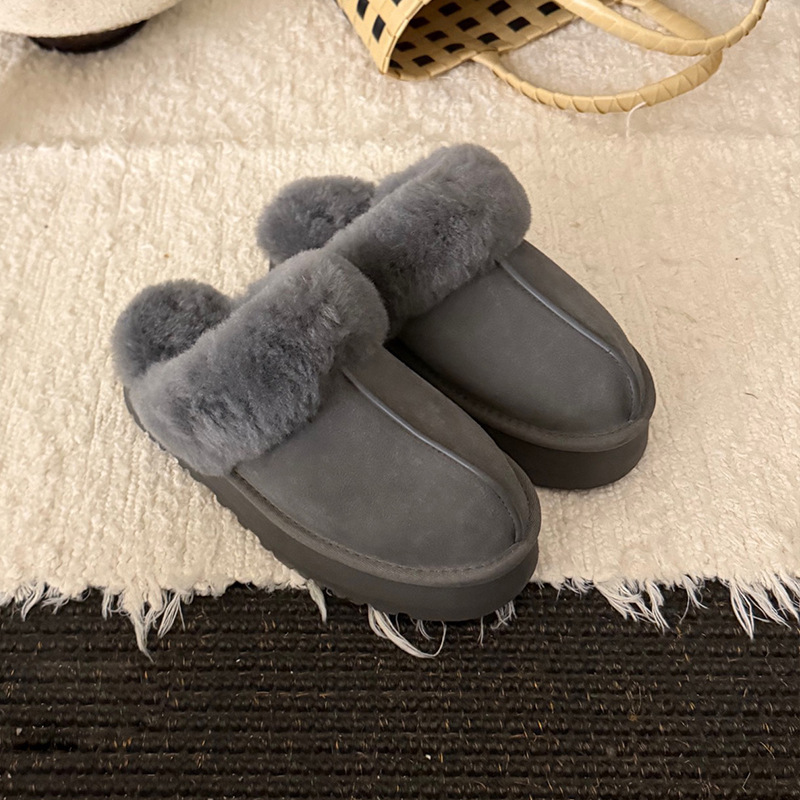 Sangpo snow boots, non-slip and waterproof, featuring a combined leather and fur design, are popular among female celebrities. They are thick-soled, height-increasing, and have a closed-toe design, making them ideal for wearing as slip-on shoes in snowy conditions Sangpo snow boots, non-slip and waterproof, featuring a combined leather and fur design, are popular among female celebrities. They are thick-soled, height-increasing, and have a closed-toe design, making them ideal for wearing as slip-on shoes in snowy conditions