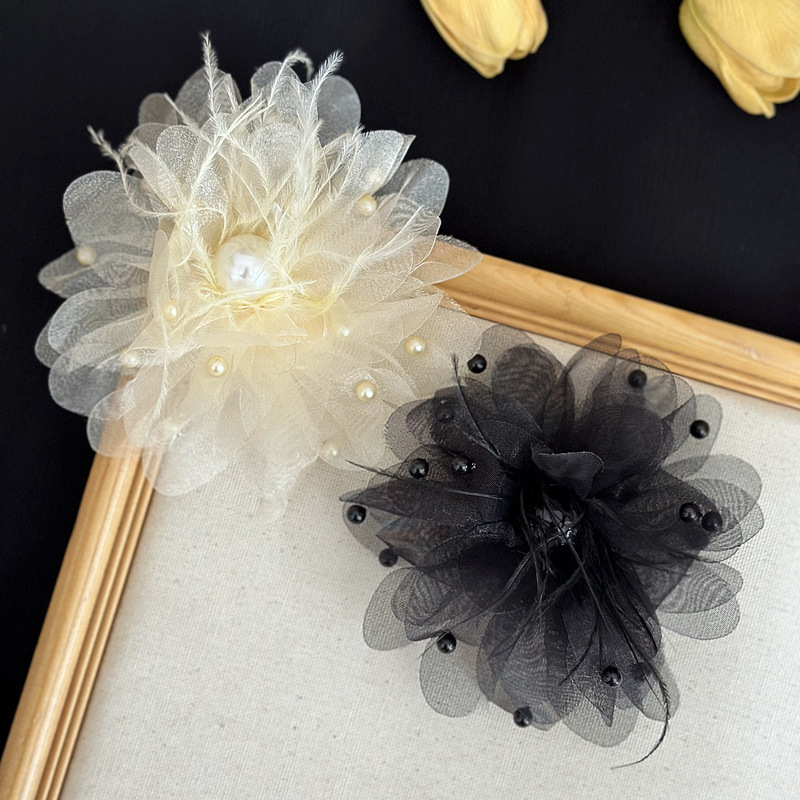 Vintage Big Flower Brooch Corsage Women's French Temperament Tulle Feather Bead Pin Accessories Design Choker
