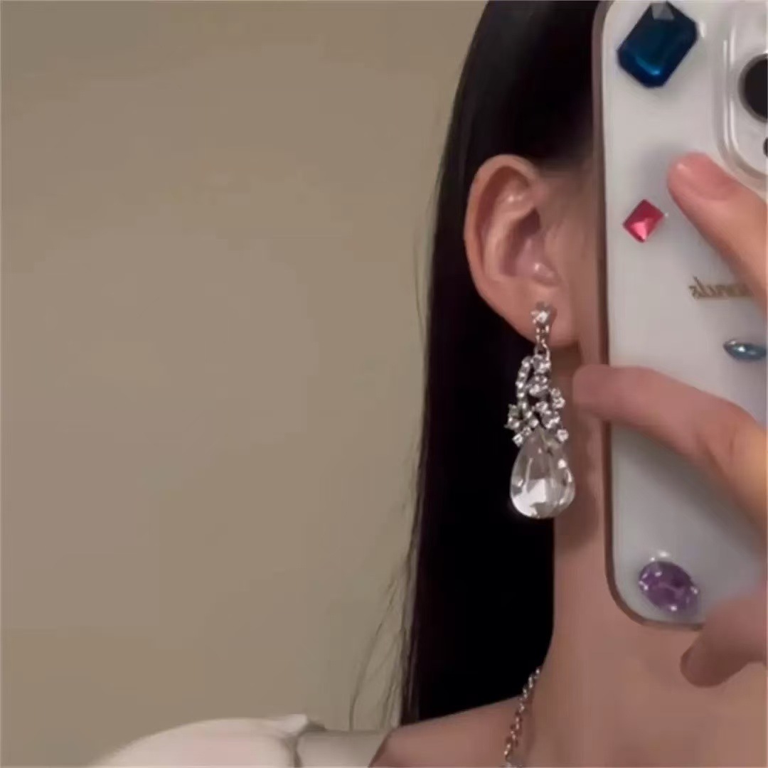 Industria pesada temperamento destellante diamante gota de agua collar de borla temperamento vestido de noche con moda exquisito collar de moda de lujo ligero mujeres