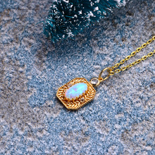 日韩版时尚潮流项饰 轻奢浮雕叶子澳宝吊坠复古百搭项链女 S925银