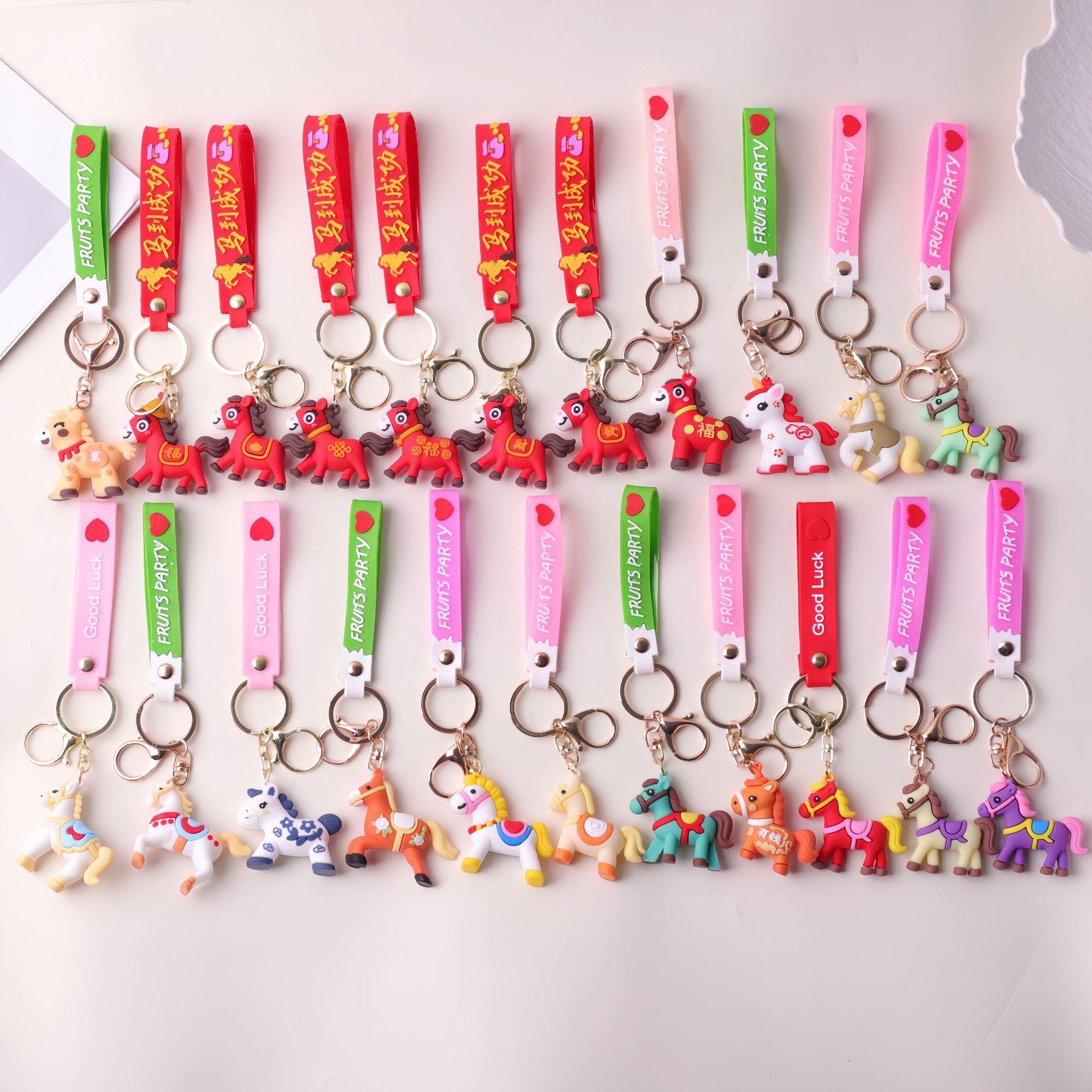 Nuevos productos transfronterizos 2026 Año Nuevo Zodiac caballo muñeca llavero colgante llavero de dibujos animados bolsas colgantes pequeños regalos