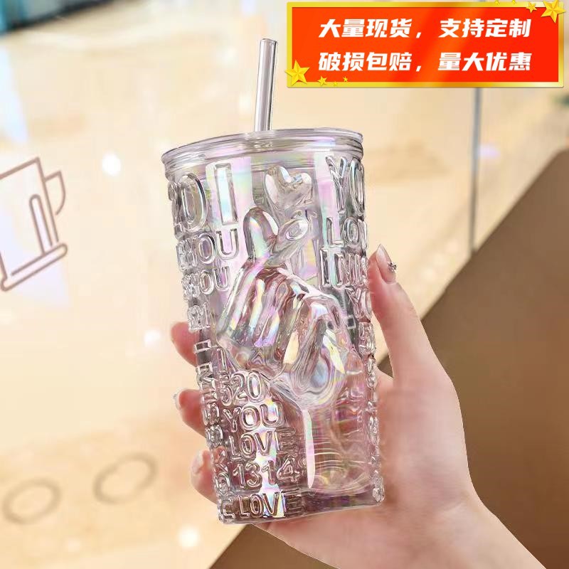 Venta al por mayor taza de paja de vidrio red roja de alto aspecto alivio pareja taza de agua de gran capacidad de vidrio pequeño regalo de regalo