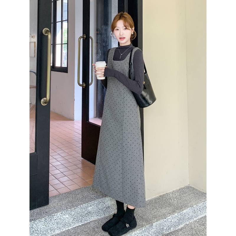 Universal woolen knitted sleevless dress