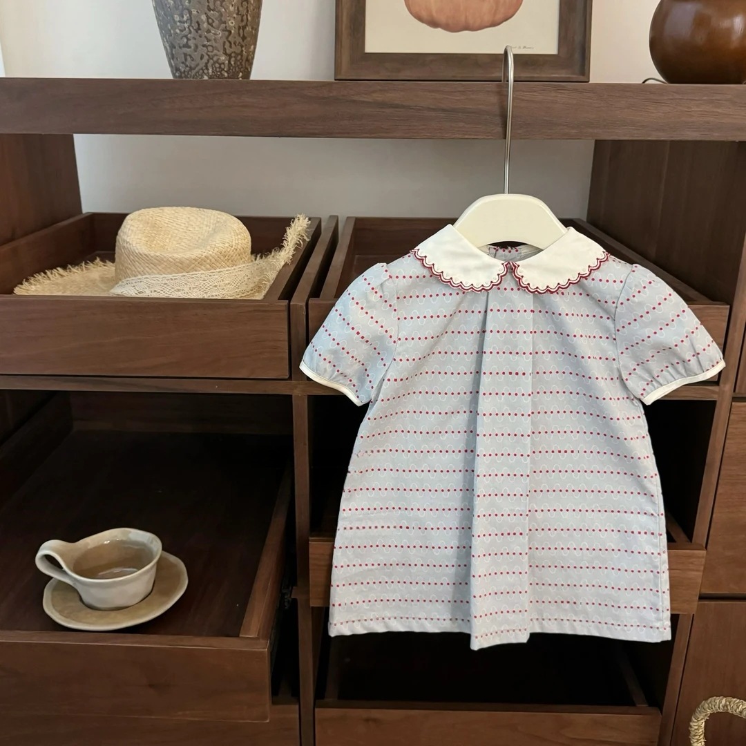 ¡Sentimiento de gran marca! Muñeca de cuello bordado estilo académico estilo A versión de manga corta vestido de aire extranjero