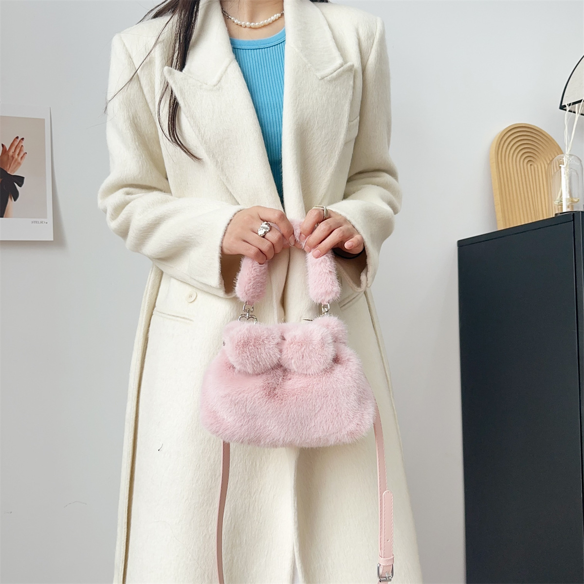 Shoulder Bag, New Plush Handbag For Autumn And Winter 2024, Fashionable And Popular Bow-knot Versatile Lady's High-end Crossbody Bag._voghion.com