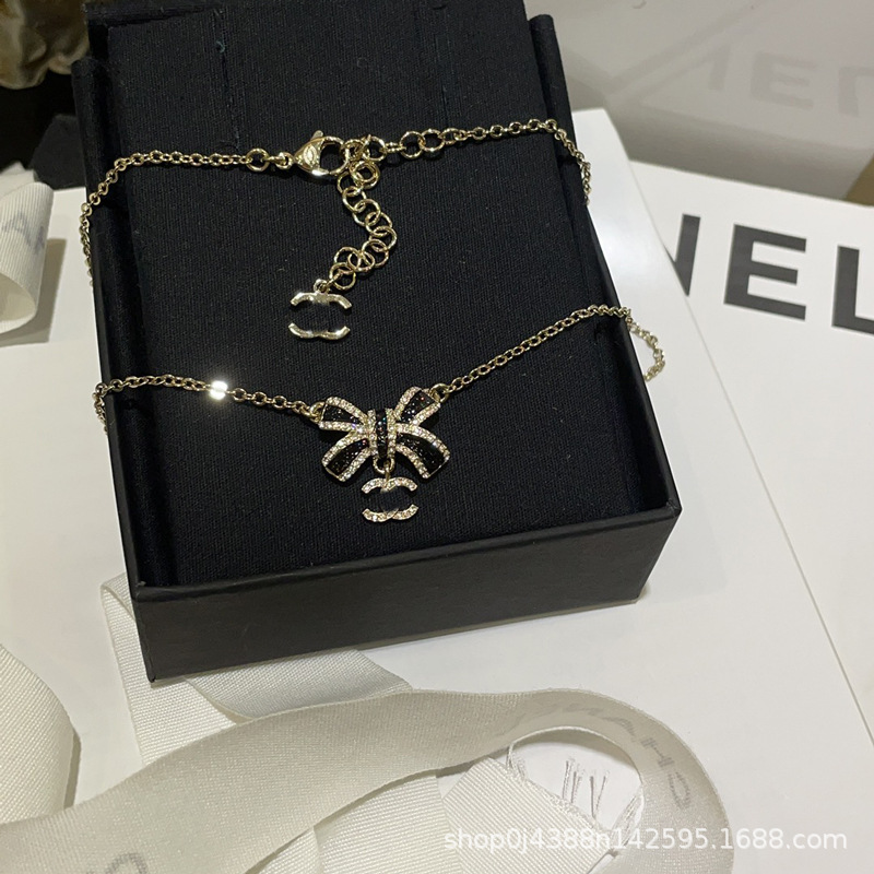 C26新款vintage秋冬珐琅满钻蝴蝶结项链女滴油彩点锁骨链时尚颈链