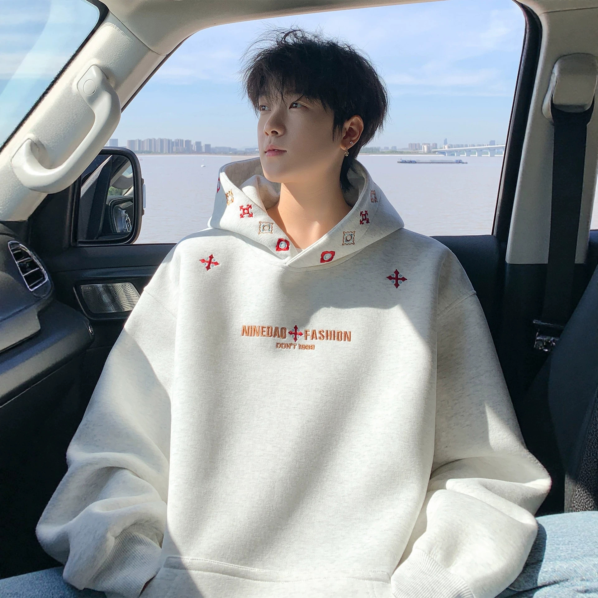 Ethnic-style embroidered hooded sweatshirt, new spring/autumn collection, trendy and loose-fitting casual top, available in a couple's style, pullover design