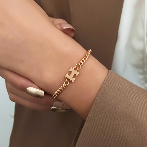 Sleek European and American Letter Bracelet, Instagram-Worthy, Minimalist Style, Niche Design, Bestselling Chain Jewelry for Women – Japanese & Korean Influences