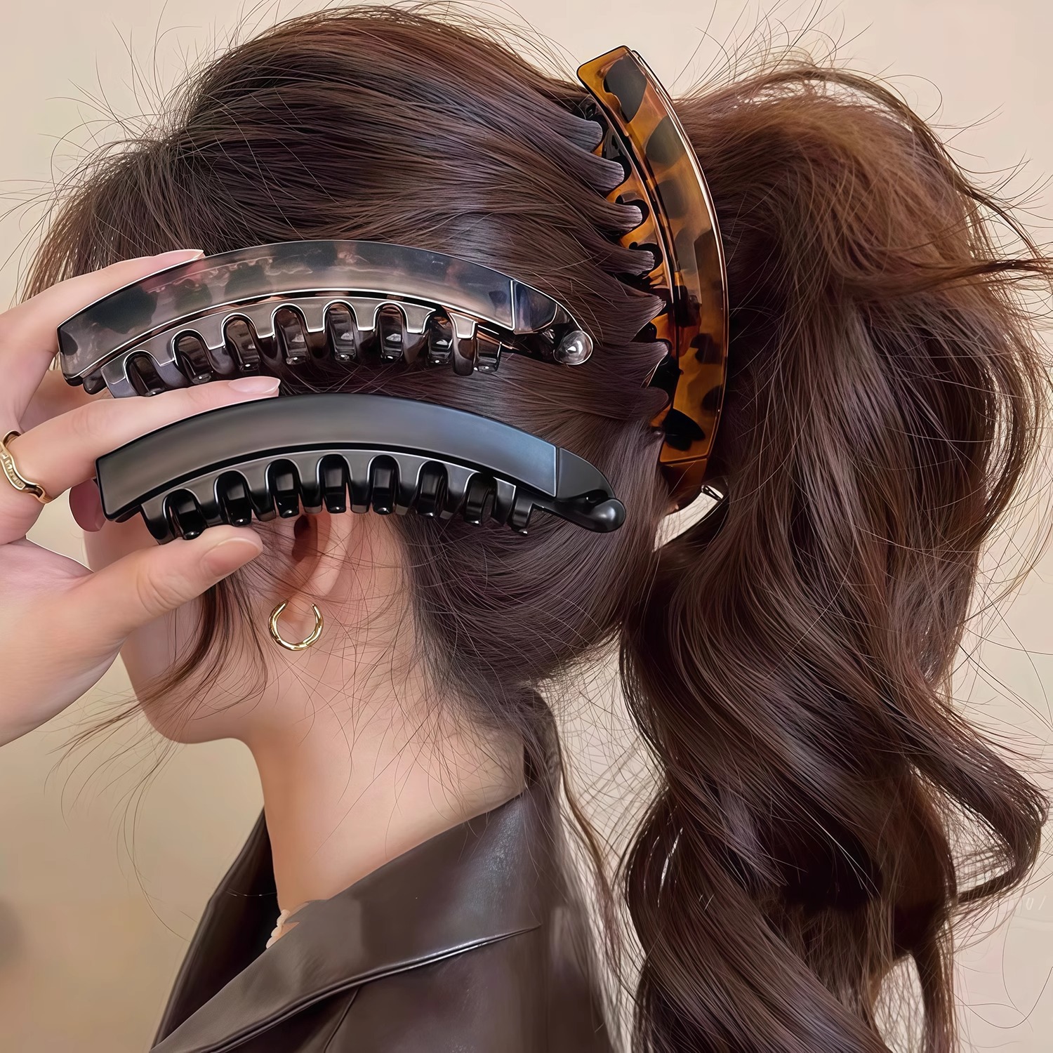 Trendy Large High Ponytail Clip with Natural Volume, Banana Clip with Teeth for the Back of the Head, Non-Slip Vertical Clip