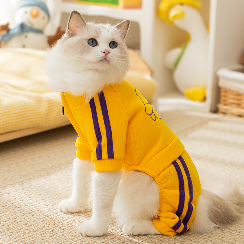 Otoño y invierno gatos cuatro patas coreano ocio fuera de la camisa deportiva sin pelo gato cálido perro pequeño y mediano ropa de gato