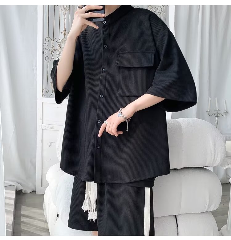 2024 nuevo estilo de moda estilo de Hong Kong de alta calidad traje de caída de seda de hielo pantalones cortos de camisa de manga corta para hombres control de dos piezas para hombres