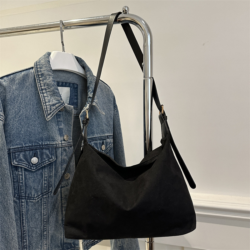 Bolsa de alta calidad para mujeres de gran capacidad 2024 nuevo otoño invierno retro nicho hombro único brazo bolso de viaje