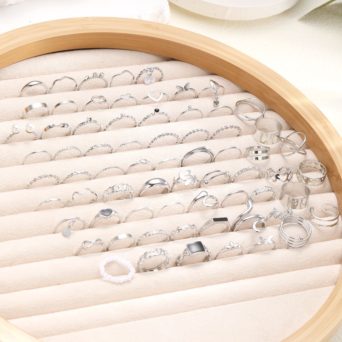 Black Square Pearl Ring Set With Hollow Leaf And Love Details_voghion.com