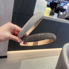 Sponge headband with high top for a sophisticated look—trendy, rhinestone-studded hair clip that’s ultra-shiny, high-end, and effortlessly stylish, perfect for any occasion.