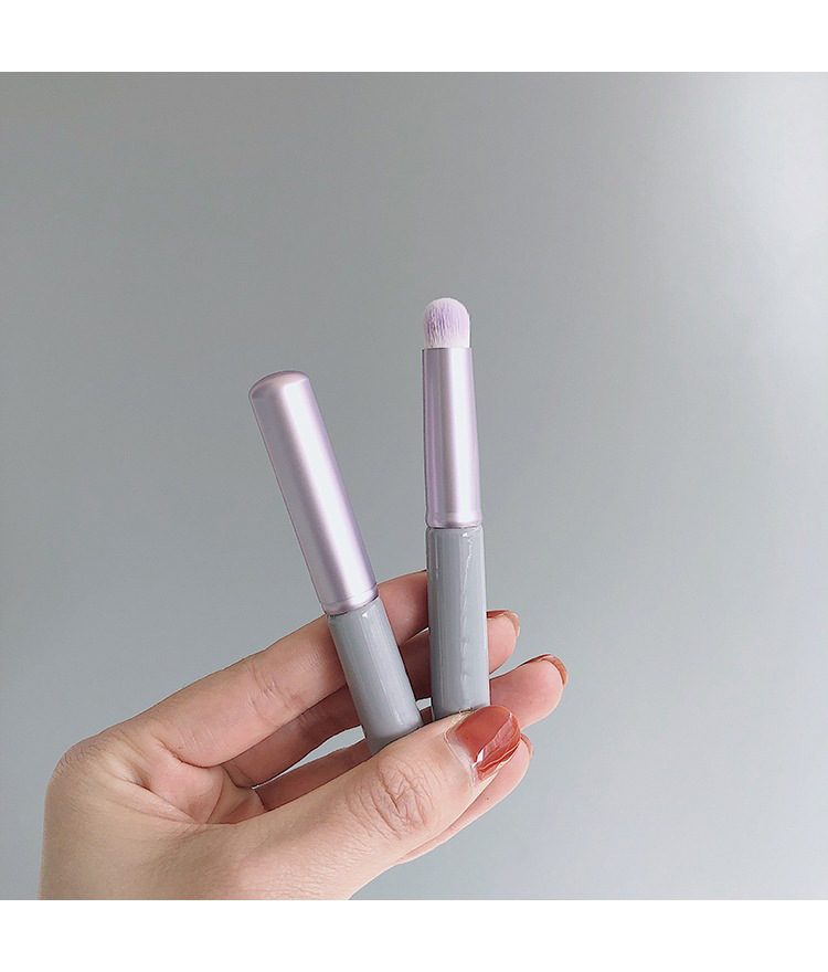 Wholesale of new mini round-head lip brushes with caps, single portable lipsticks, lipstick brushes, smudging brushes and makeup brushes undefined