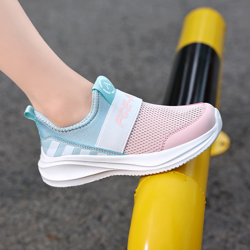Children's Men's Shoes New Summer Boys' Breathable Mesh Slip-On Indoor Shoes Children's Non-Slip Sports Shoes