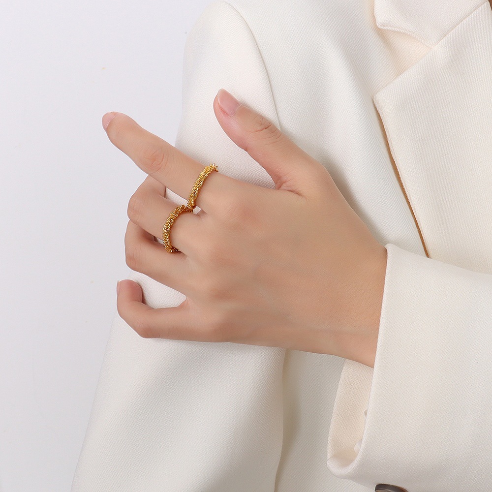 marka法式冷淡風誇張鈦鋼18K金波光粼粼個性指環設計感菜花戒指