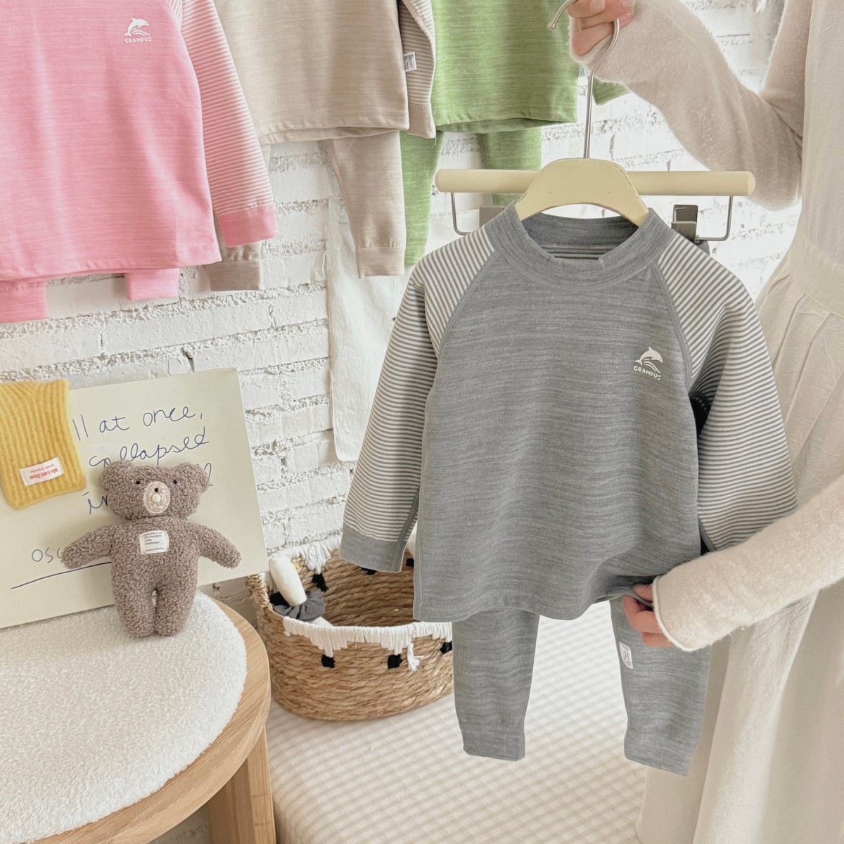 Otoño y invierno pijamas de niños sin hueso abrigo de otoño pantalones de otoño conjunto de lana seda rayas de hombro ropa doméstica para hombres y mujeres