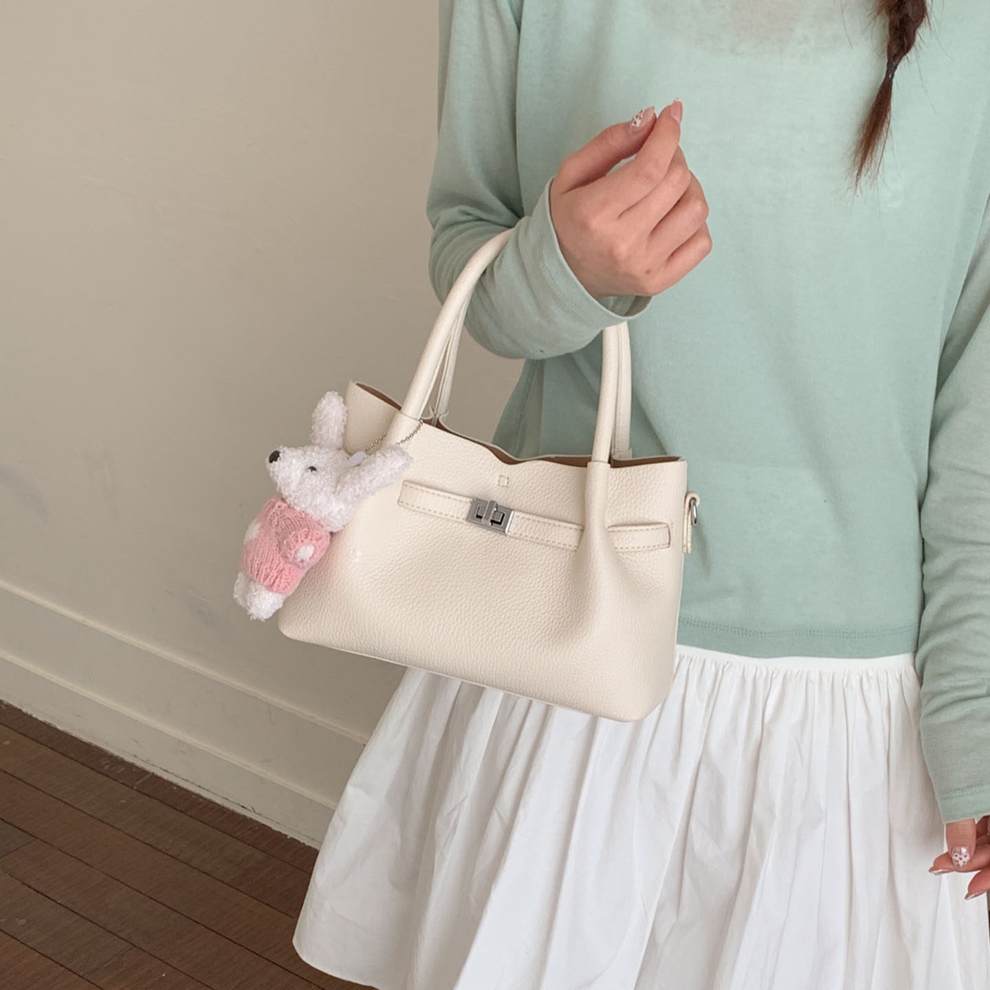Simple portátil 2026 diseño de bolso de hombro único versátil estilo coreano de transporte de moda nuevo bolso de cubo nicho femenino