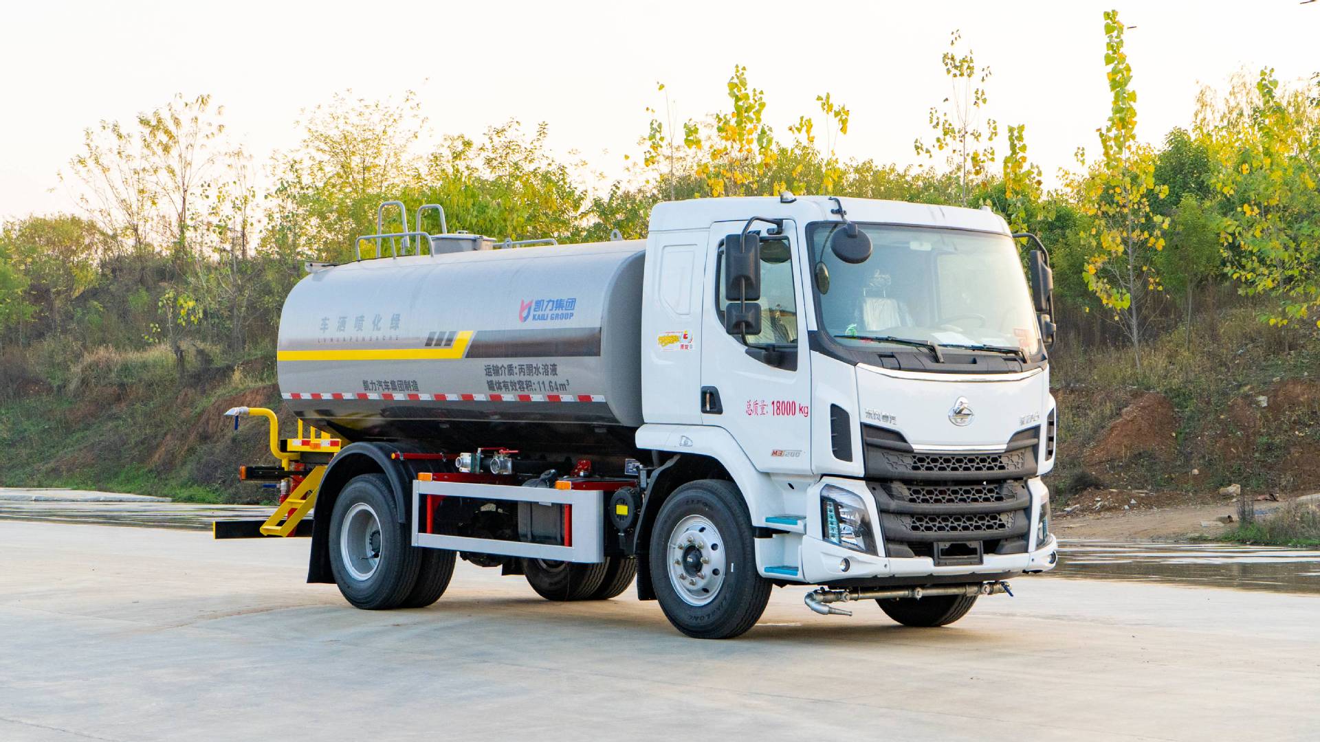 12-Ton Dongfeng Sprinkler Truck, Construction Site Dust Reduction, Urban Road Washing Truck, Sprayer 20- 100m