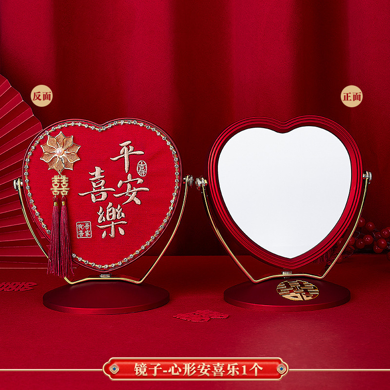 赤い結婚祝いの女性が結婚します。|undefined