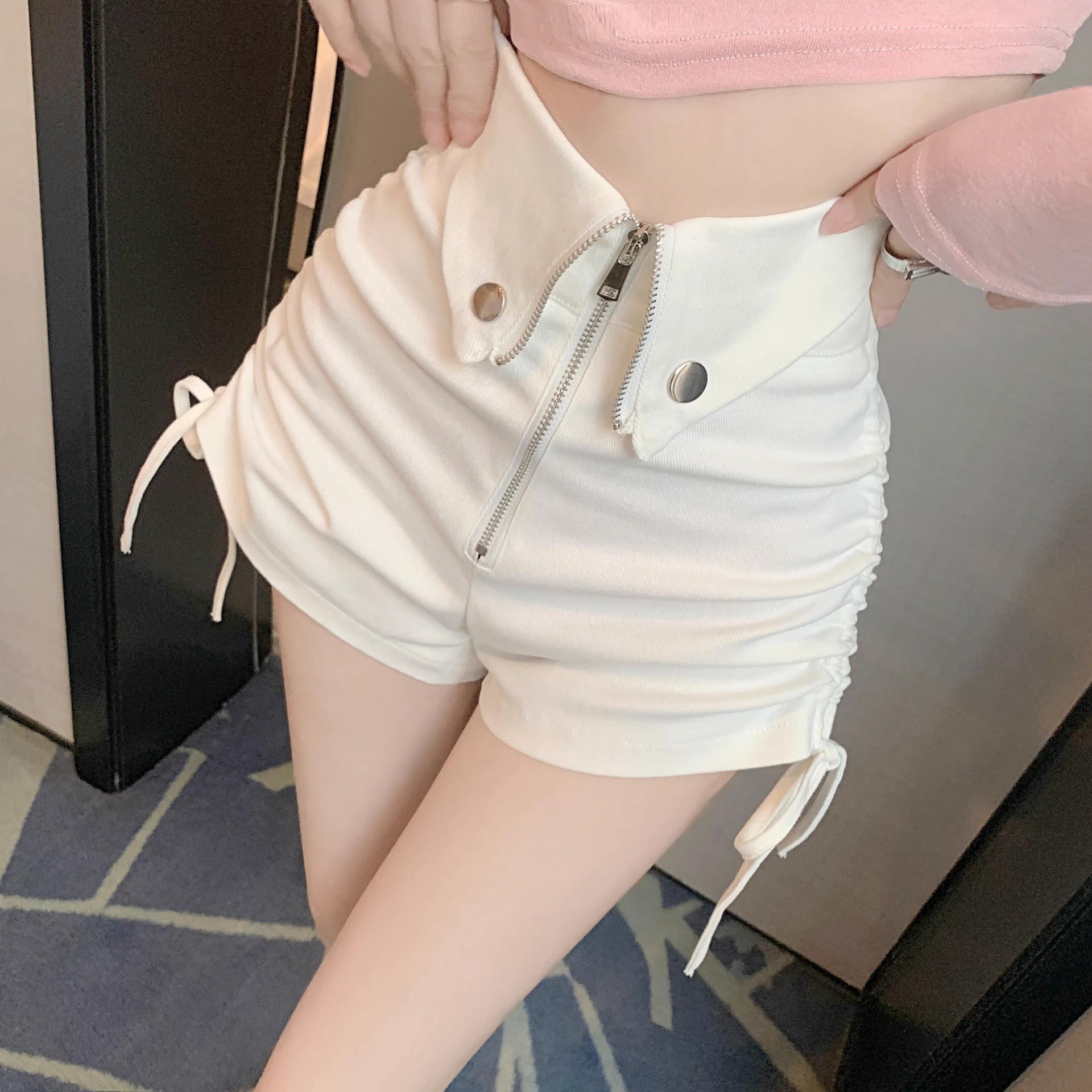 하얀색