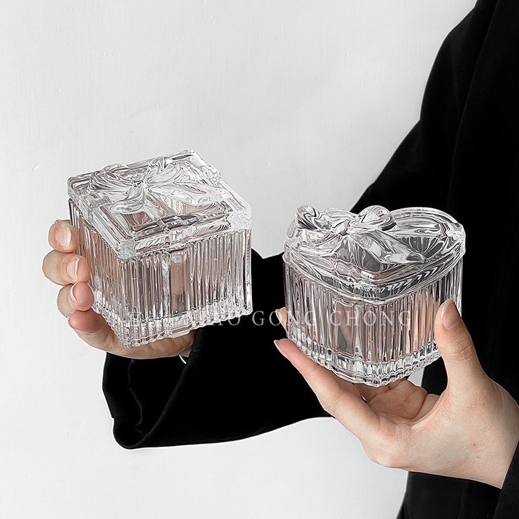 Corazones de niña arco de arco de corazón caja de joyas de vidrio en relieve europeo retro caja de almacenamiento doméstica decoración adornos