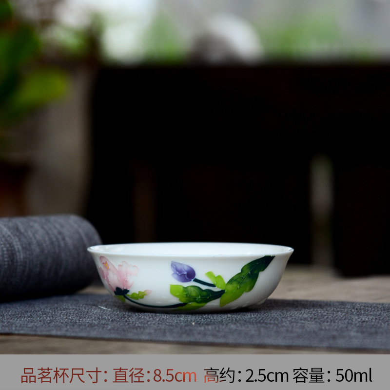 손으로 그린 풀 스프링 티 컵