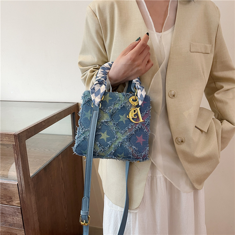 女性のためのハイエンドの軽い高級バッグ 2025 新しい多用途のヘビーウェイト刺繍ダイアナ妃バッグハンドバッグシングルショルダークロスボディバッグ|undefined