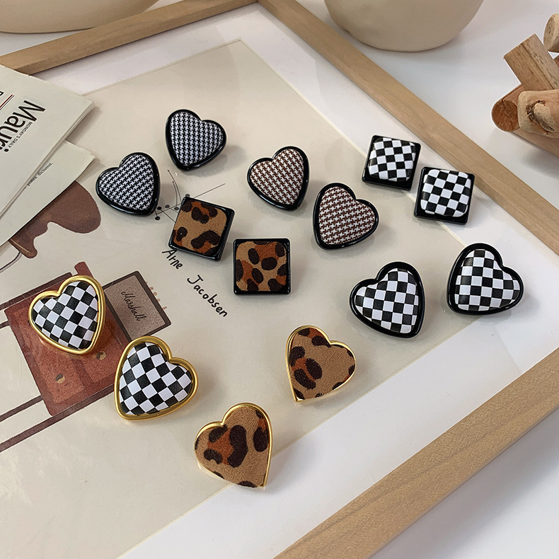 Heart-shaped Square Checkerboard Stud Earrings Wholesale Nihaojewelry display picture 11