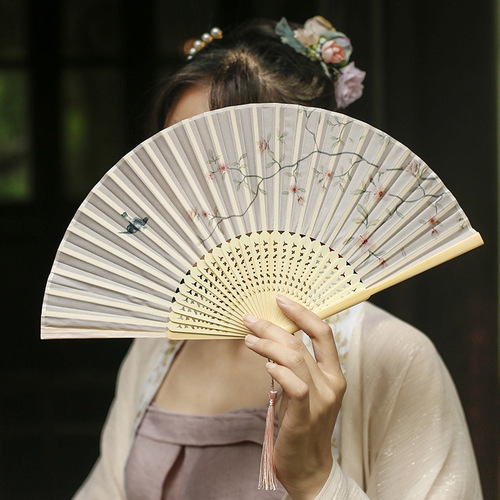 New Chinese style Suzhou retro fan sub-fan folding fan summer Chinese style Hanfu portable folding fan female small fan