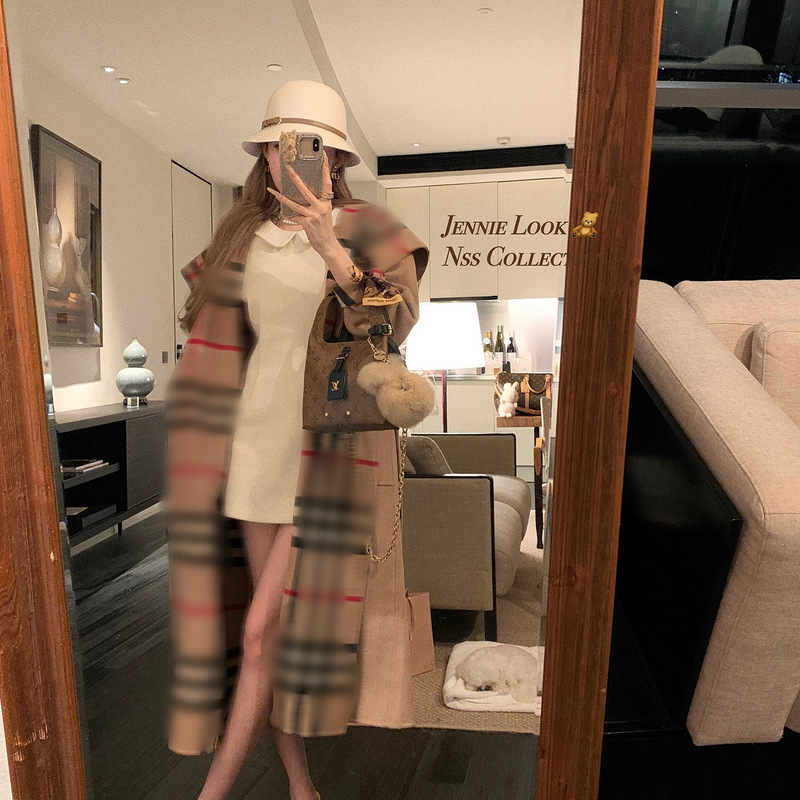 Hepburn's Past: Plaid Double-Sided Wool Coat with Hood, 2025 Autumn/Winter Double-Sided Cashmere Mid-Length New Style Hepburn's Past: Plaid Double-Sided Wool Coat with Hood, 2025 Autumn/Winter Double-Sided Cashmere Mid-Length New Style