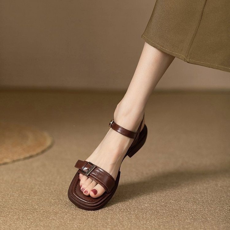 2026 nuevo dedo desnudo con sandalias de tacón bajo de verano para mujeres con suela suave plana simple y grande sandalias romanas image 3