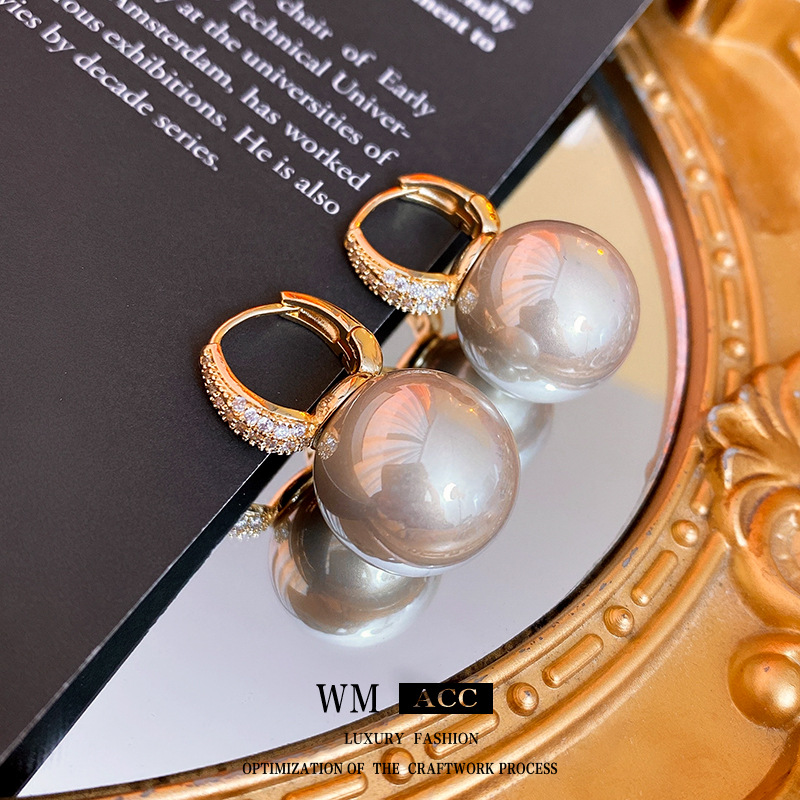 Zircon pendientes de perlas francesas de moda nicho simple pendientes de todo fósforo de lujo elegante de alto grado pendientes Little Red Book