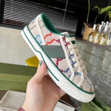 2024春夏季新款情侣男女百搭款刺绣休闲平底板鞋复古老花布鞋