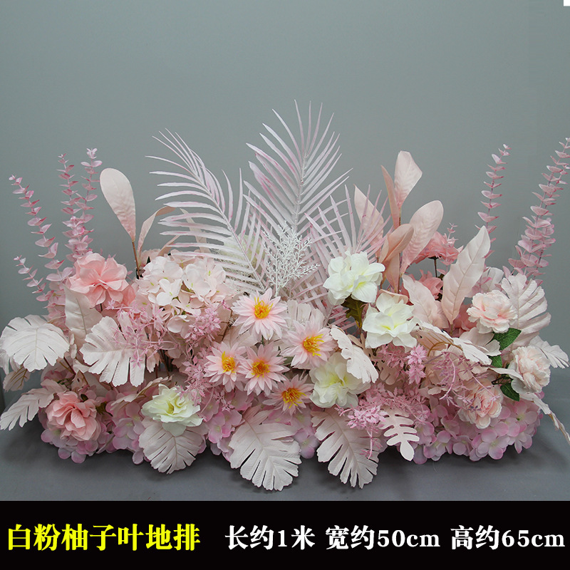 新商品の結婚祝いの大きいタイプの花を並べて絹の花の完成品の装飾をシミュレーションします。|undefined
