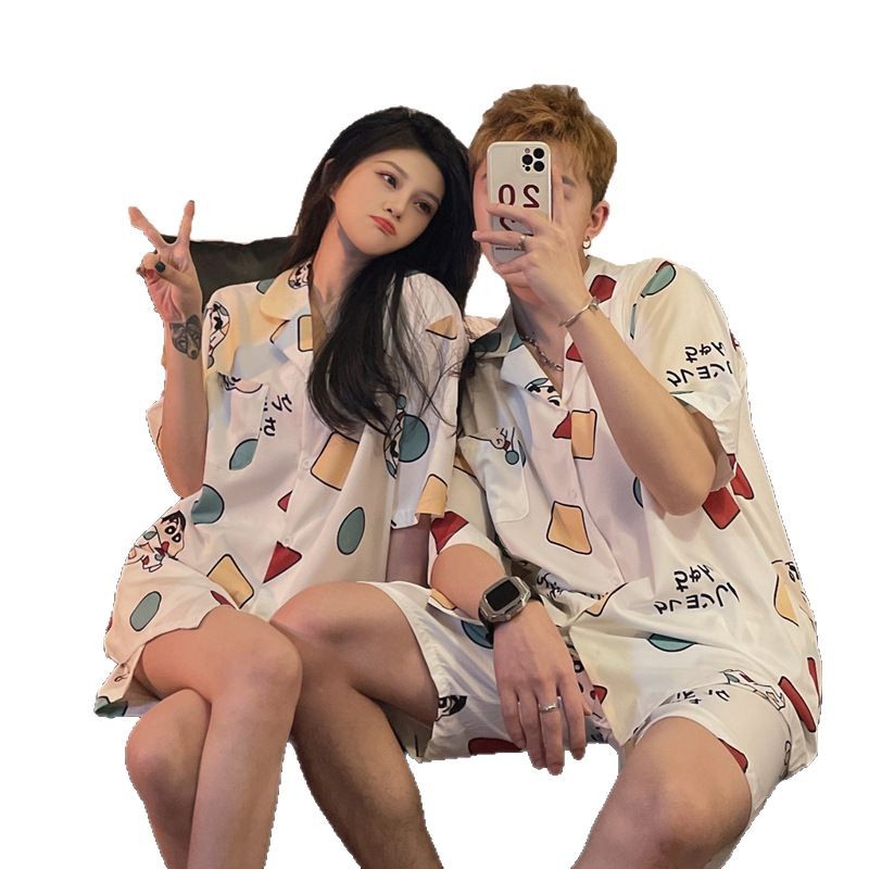 Pajamas de pareja de mangas cortas para mujeres de verano seda suave encantadora caricatura para hombres seda delgada alta sensación set de ropa para el hogar