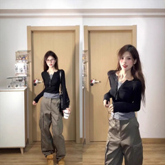 ギャルの波点の偽の2つのvネックの長袖のtシャツの女性の秋の新型の独特なガードルの短いタイプの中で底のシャツの上着を掛けます。