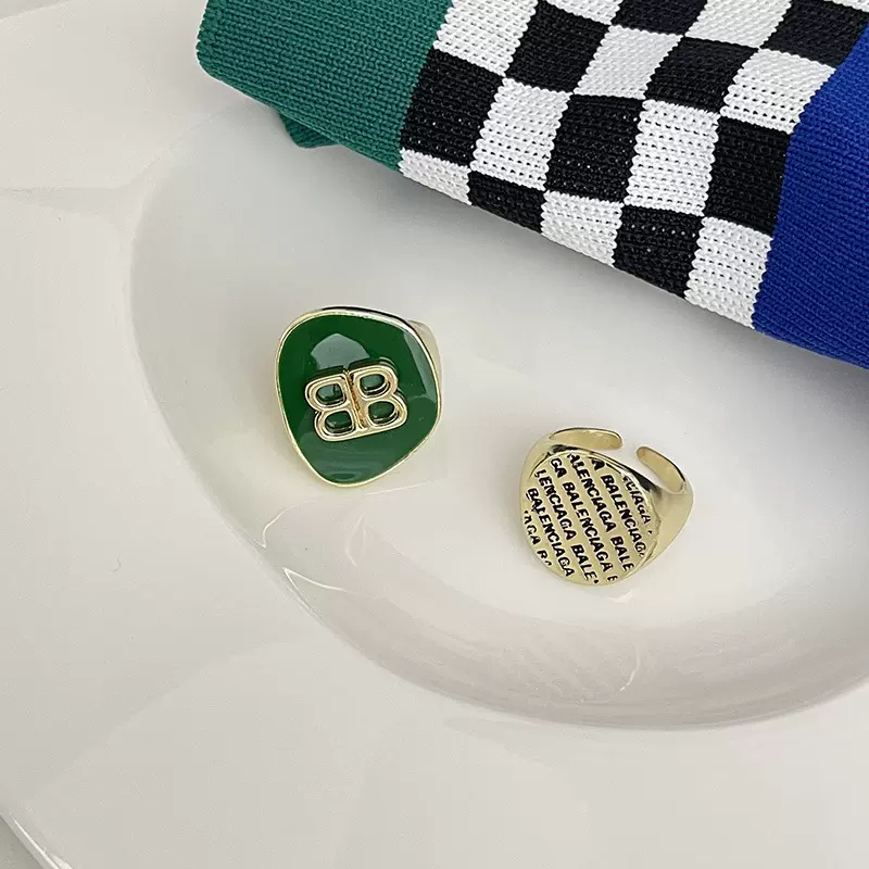 欧美时尚ins博主字母戒指 法式复古金色指环 个性夸张绿色食指戒