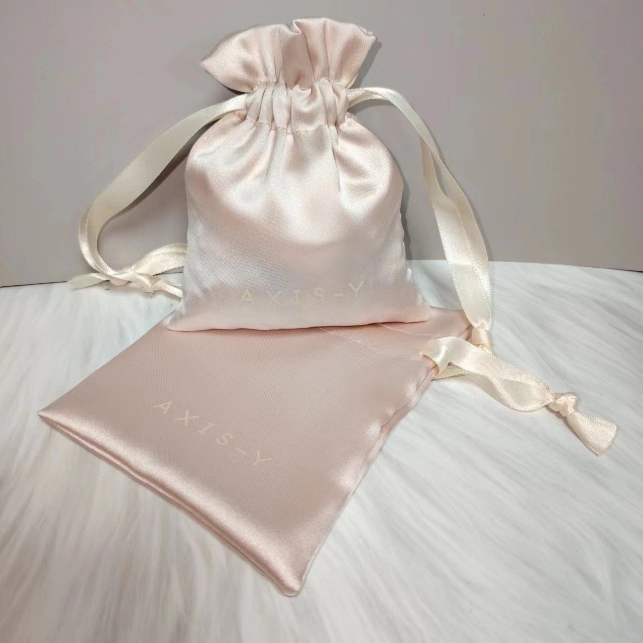 新款丝滑仿真绸缎香水珠宝礼品袋丝带抽绳口红唇膏化妆品天鹅绒布