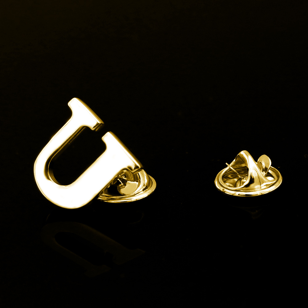 [Cobre puro de doble capa de galvanoplastia sin inventario] Joyería de los hombres de moda 26 letras broche collar pin insignia al por mayor