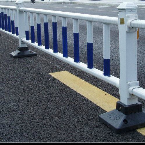 临时道路公路马路城市市政隔离活动围栏锌钢交通设施护栏栏杆防撞