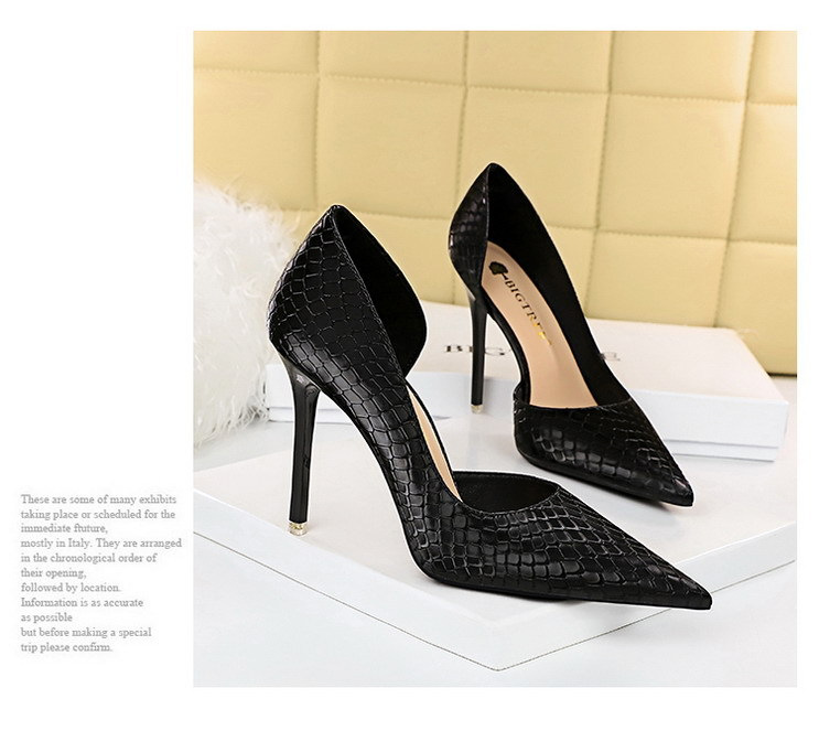 Slim slim heels with high heels and shallow side hollowed-out heels retro serpentine single shoes_voghion.com