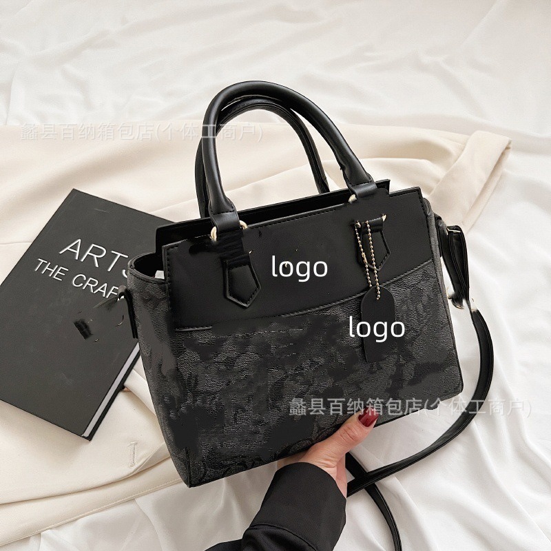 Wholesale all-matching European and American fashionable new niche design fashionable tote bag textured printed portable messenger bag