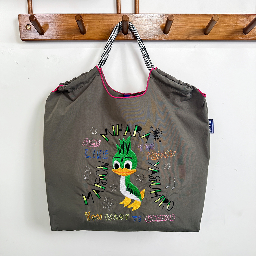 厳選ネット赤同項日系ボールチェーン刺繍レジ袋女性ファッション小衆大容量シングルバッグ潮