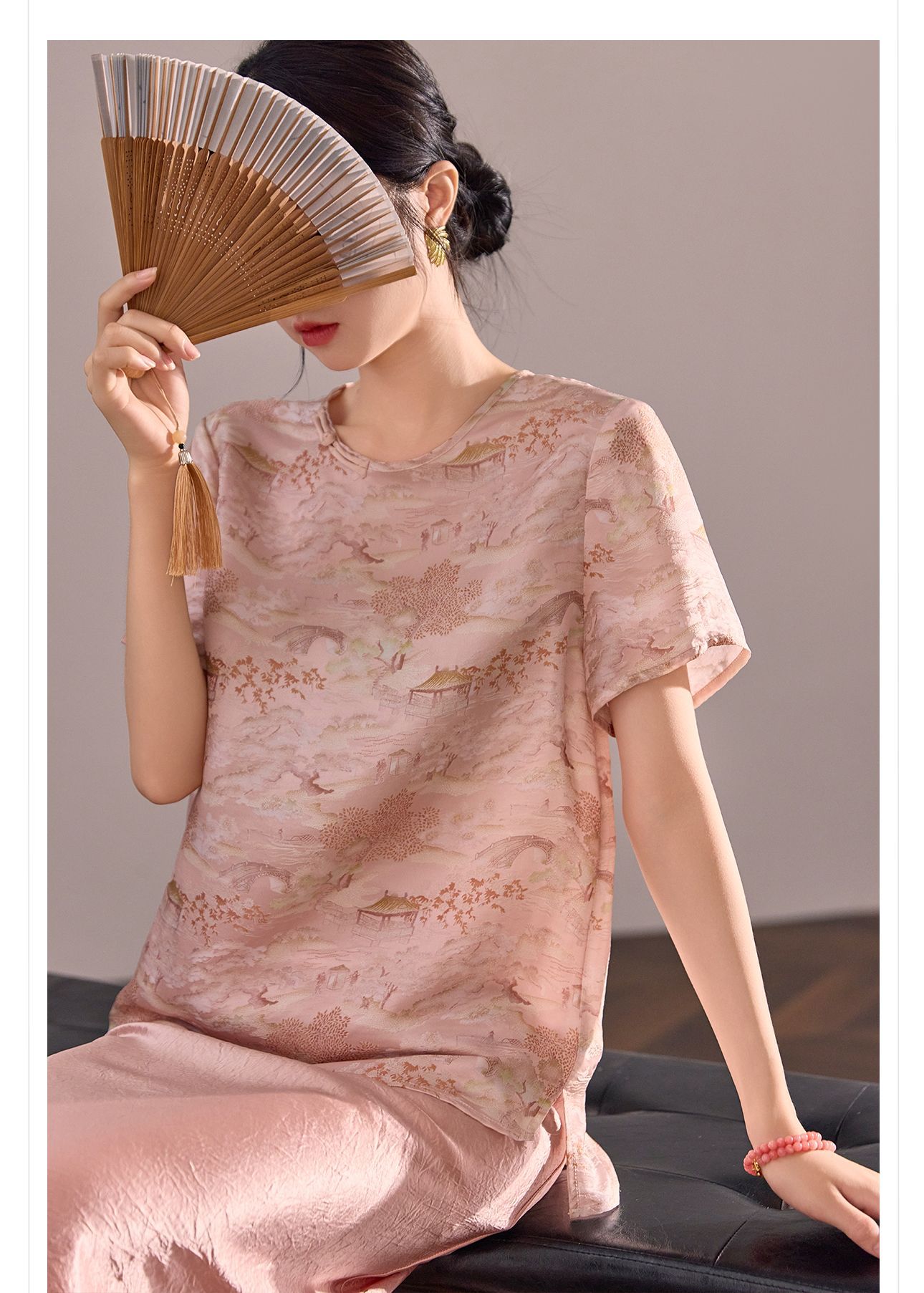 Áo thun cổ tròn tay ngắn phong cách Tân Trung Hoa đính khuy vải, chất liệu lụa tơ tằm jacquard — Màu hồng, màu mơ chi tiết 7