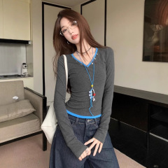 韓国グレー偽ツーピース V ネック T シャツ女性のための初秋シックな甘いホットガールデザインスリムボトムシャツショートトップ